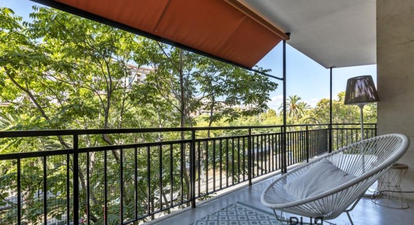 Palma. Old town. Large apartment. Completely renovated. With garage space.