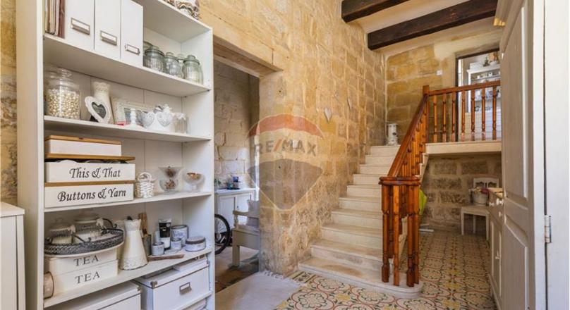MOSTA - HOUSE OF CHARACTER