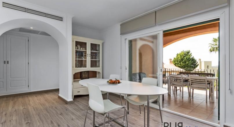 Small plant. Large penthouse - apartment. A lot of privacy. Southwest exposure. Sea views.