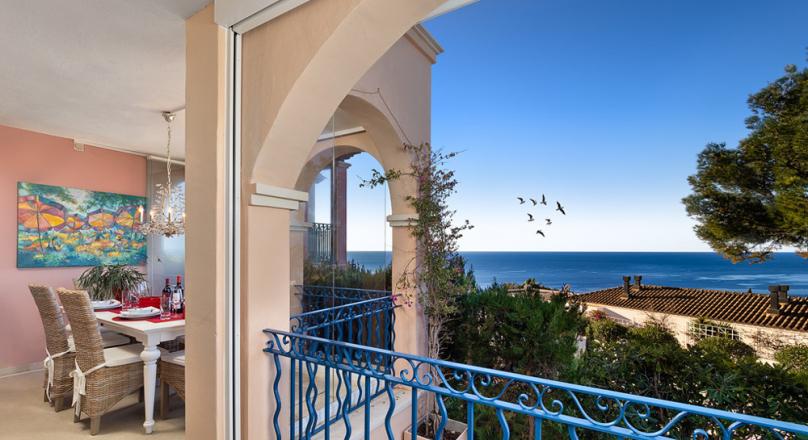 A very special apartment. In Santa Ponsa. Sea view. And a special kind of equipment