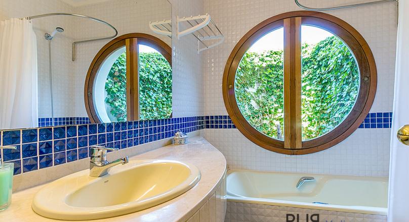 Villa. Very close to the pulse of the Capitale. And a view over the whole bay of Palma.