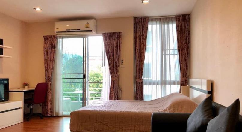 A 30Sq M Studio room on 4 floor at Oneplus condominium.