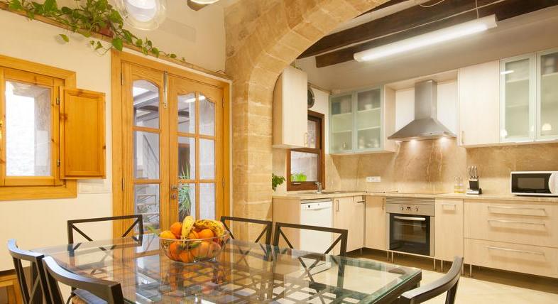 Townhouse with pool and holiday rental license