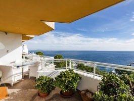 Illetas. Just above the beach. Apartment with a view of the whole bay of Palma