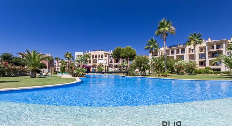 Santa Ponsa. Between the golf courses and Port Adriano. Apartment. Fully furnished.