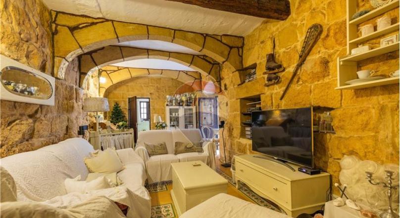 MOSTA - HOUSE OF CHARACTER