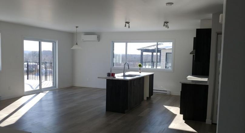 ROCK FOREST AREA - NEW HIGH QUALITY OPEN CONSTRUCTION.