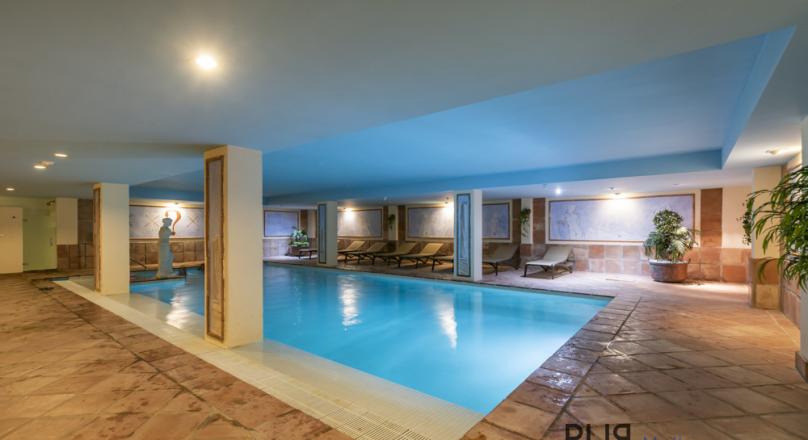 Bendinat. Right on the golf course. Apartment. With a sea view over the bay.