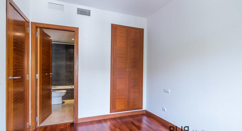 Santa Catalina. Apartment. Rehabilitated. With parking. With terrace.