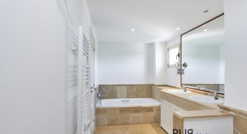 Santa. Large penthouse - apartment. Ideal for golfers.