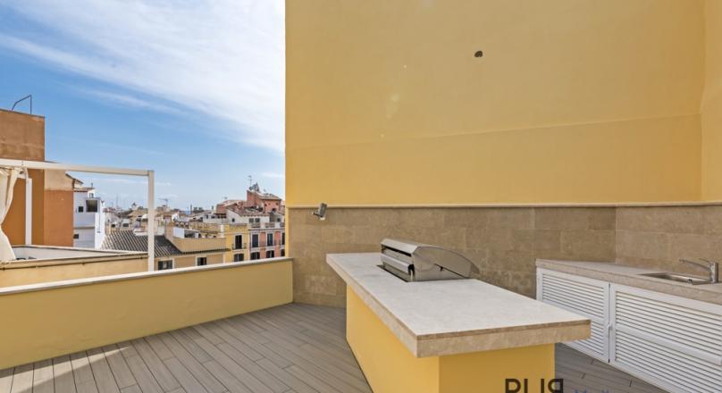 Placa Major. Penthouse. Roof terrace. Total redone. More does not have to be said.