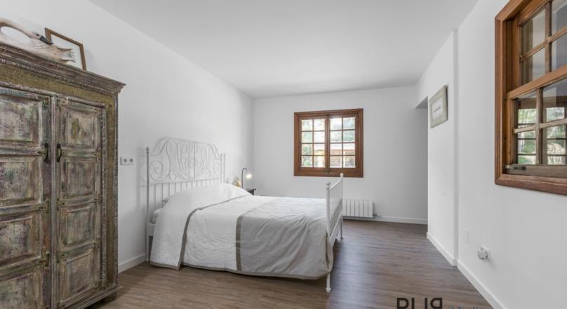 Mallorca PUR. A property. In Establiments. Something special. No. Much more.