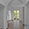 Small plant. Large penthouse - apartment. A lot of privacy. Southwest exposure. Sea views.