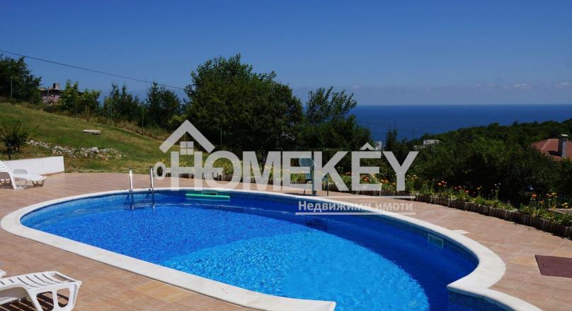 SEA VIEW! FOUR BEDROOMS! QUIET AND PEACEFUL PLACE!