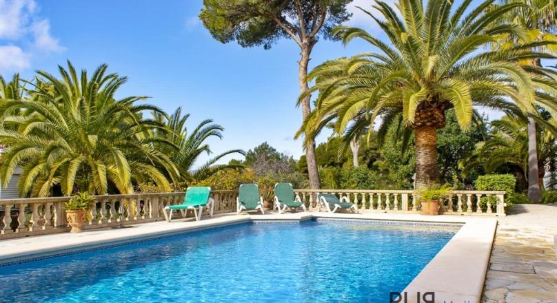 Whirlpool with sea view. And a villa. Very quiet. Holiday rental license.