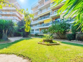 FOR SALE - Bright apartment with partial sea views and community garden with storage in Palmanova