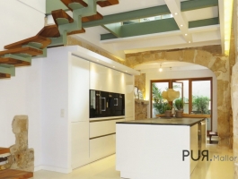 n the middle of the old town. A few minutes to the beach. Luxuriously renovated.