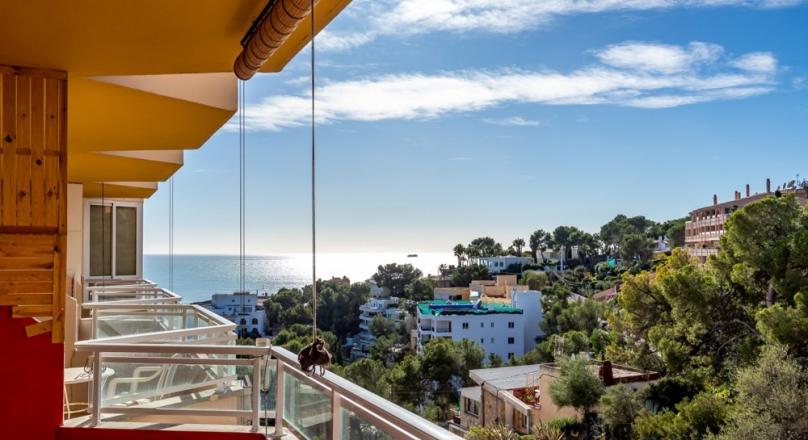 Illetas. In demand location. Small apartment. Renovated. Just move in.