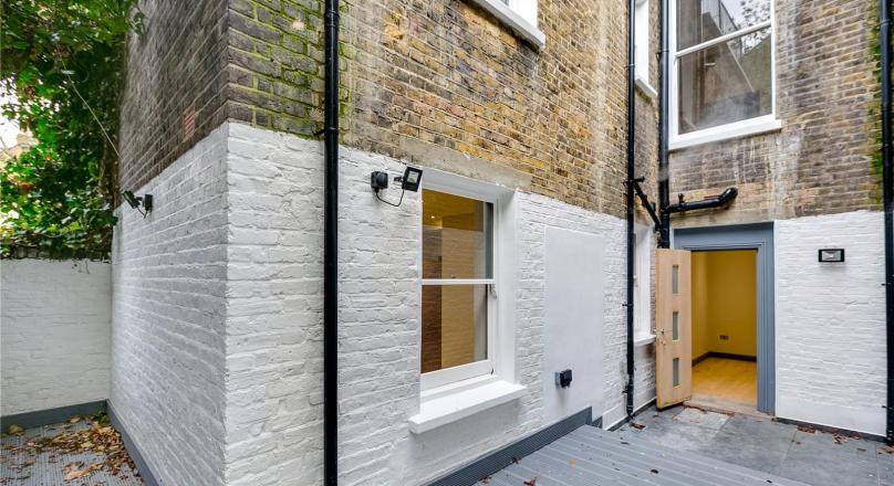 Tyron Ash Real Estate presents this stunning apartment
