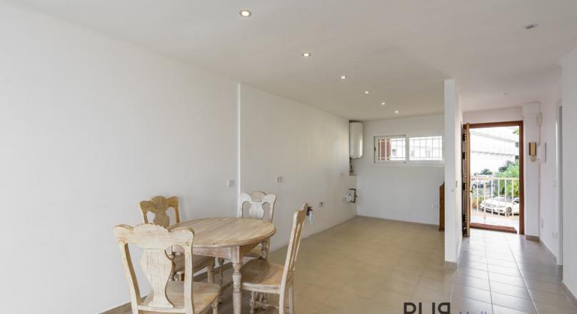 Palmanova. Apartment. With ocean view. Fully renovated. And only a few meters from the sea. 