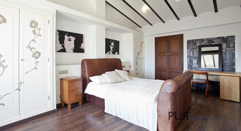 Instead of a finca for rent but rather a small hotel with restaurant / bar. For the same price.