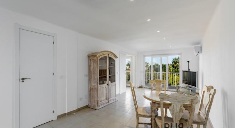 Palmanova. Apartment. With ocean view. Fully renovated. And only a few meters from the sea. 