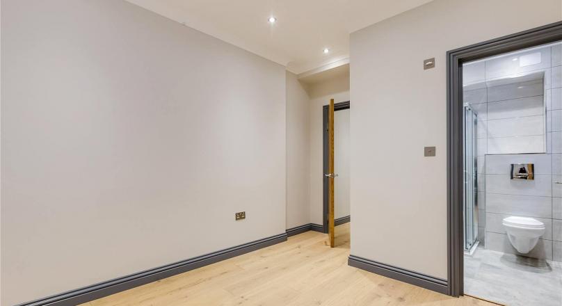 Tyron Ash Real Estate presents this stunning apartment