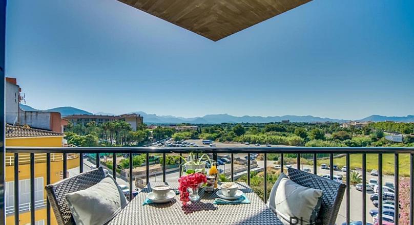 Port Alcudia. Apartment with lots of space. Move in immediately. A few meters from the beach.