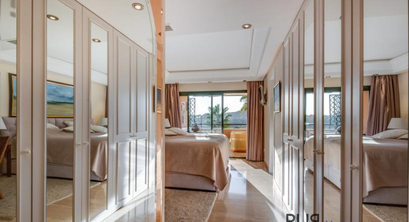Bendinat. Right on the golf course. Apartment. With a sea view over the bay.