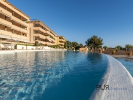 Bendinat. An apartment with a sea view. Right on the golf course.