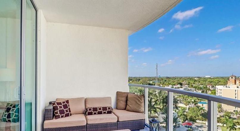 3000 Oasis Grand BLVD #1007