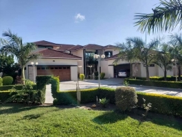 5 BEDROOMS STANDALONE WITH LARGE YARD AND POOL