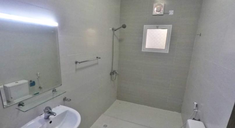 Three bedrooms Unfurnished flat for rent in Galali