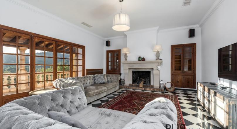 Mallorca PUR. A property. In Establiments. Something special. No. Much more.