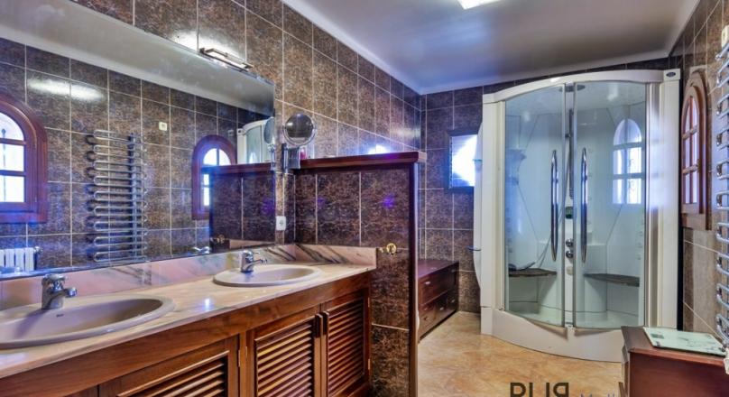 Las Palmeras. Near Llucmayor. Large villa with pool. Get out of your sleeping beauty.