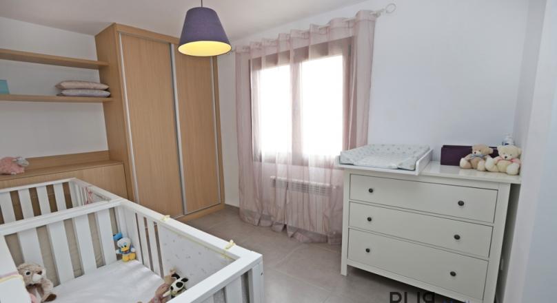 In the middle of the hip Santa Catalina. A completely renovated apartment with a small sea view.