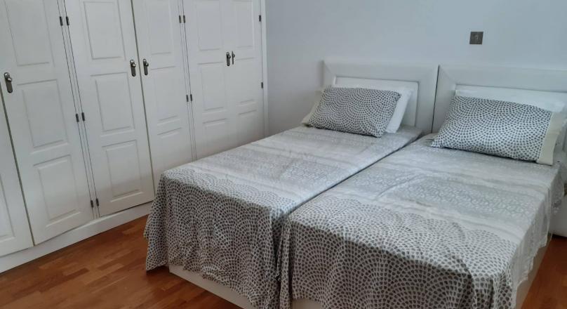 LUXURY 2 BEDROOMS 3 BATHROOMS £ 2.500