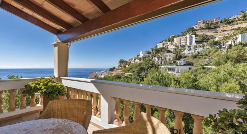 Penthouse in Port d'Andratx in small complex with great views.