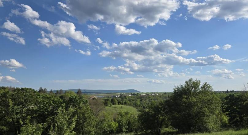 Bulgarian rural house with lovely views for sale in a village Lomtsi