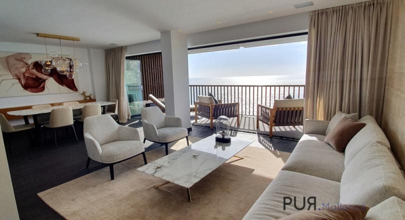 Four bedrooms stand alone house together with a coltage for rent