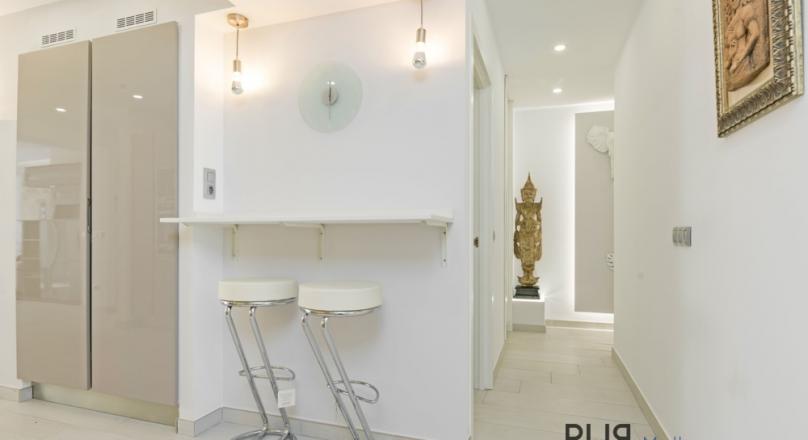 In the middle. Not only there. In the center of Palma. A chic apartment with plenty of space.