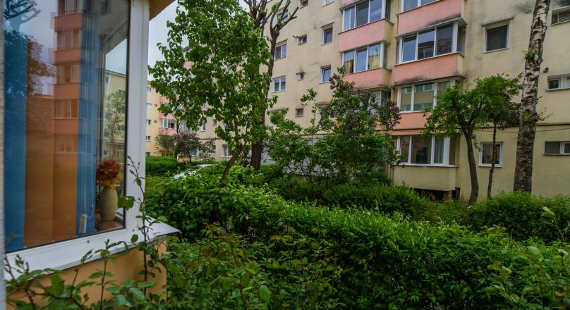 Detached in green ambiance, sunny positioned, Brasov