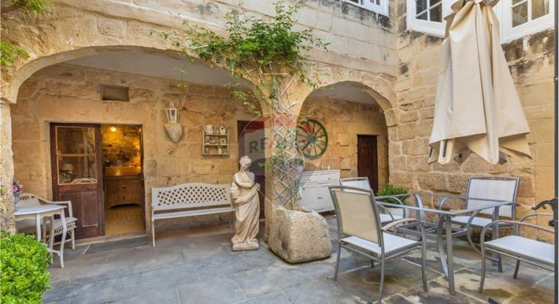MOSTA - HOUSE OF CHARACTER