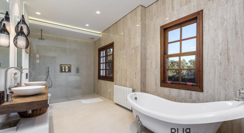 Mallorca PUR. A property. In Establiments. Something special. No. Much more.