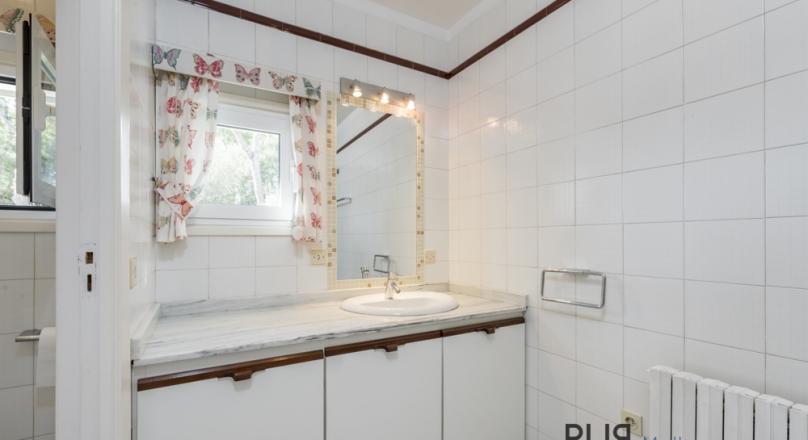Above Puerto Portals. Costa den Blanes. Villa on a flat plot. With sea view.