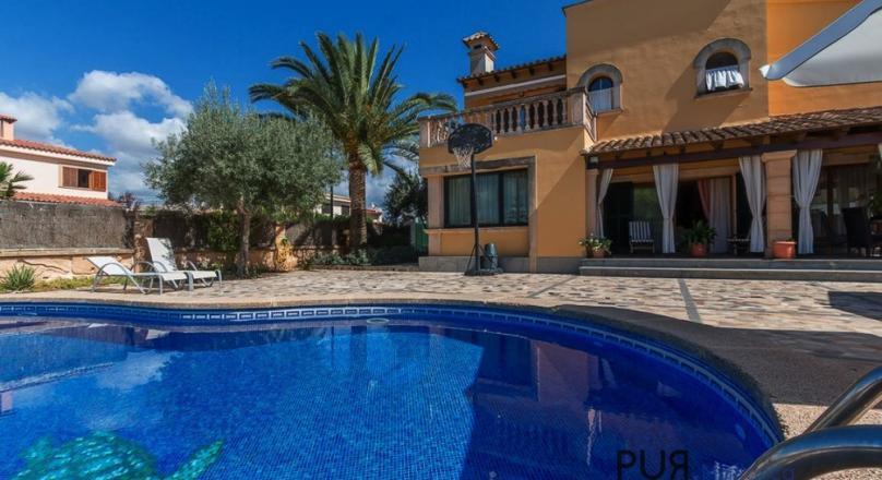 Feel good on mallorquin. A stone's throw to Palma and the airport. And a lot of space. 