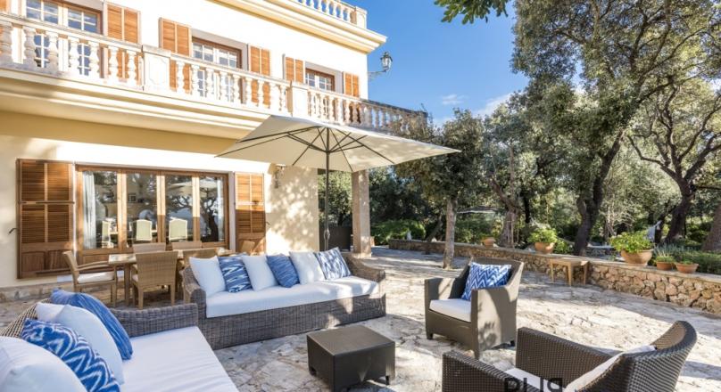 Mallorca PUR. A property. In Establiments. Something special. No. Much more.