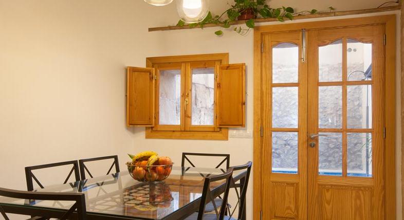 Townhouse with pool and holiday rental license
