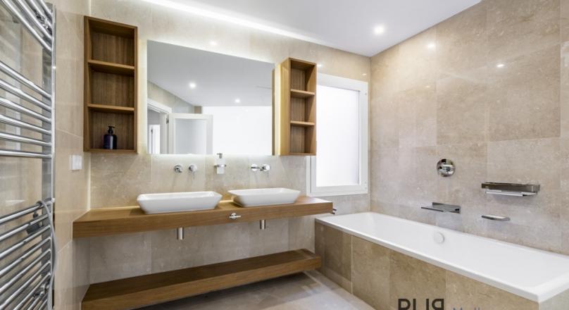 Big apartment. Completely renovated. Luxurious facility. Short ways to golf and in the hotspots.