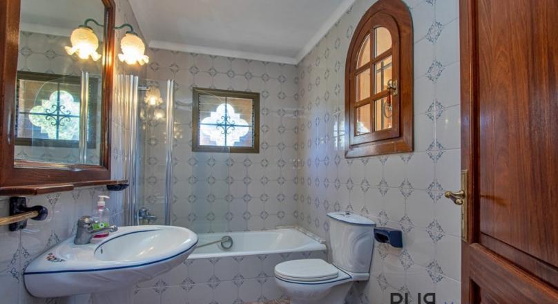 Las Palmeras. Near Llucmayor. Large villa with pool. Get out of your sleeping beauty.